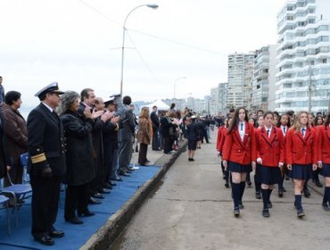 Estudiantes viñamarinos desfilaron en honor a las Glorias Navales