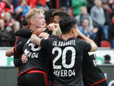 Charles Aránguiz marcó un golazo en victoria del Leverkusen