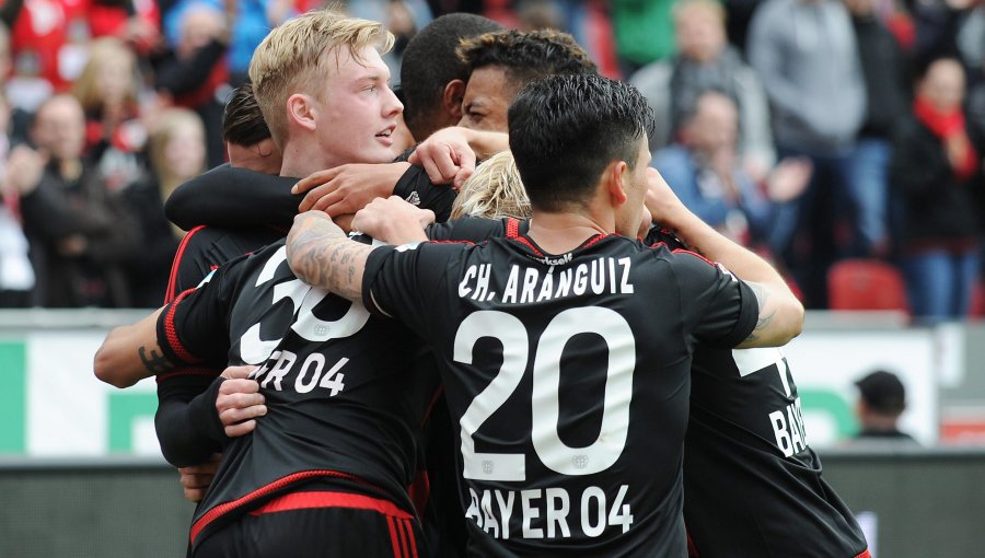 Charles Aránguiz marcó un golazo en victoria del Leverkusen