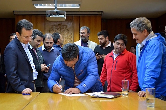 Gobierno logra acuerdo con dirigentes de seis localidades de Chiloé