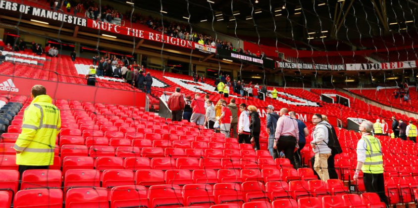 Evacúan a hinchas de Old Trafford de Manchester por un artefacto sospechoso