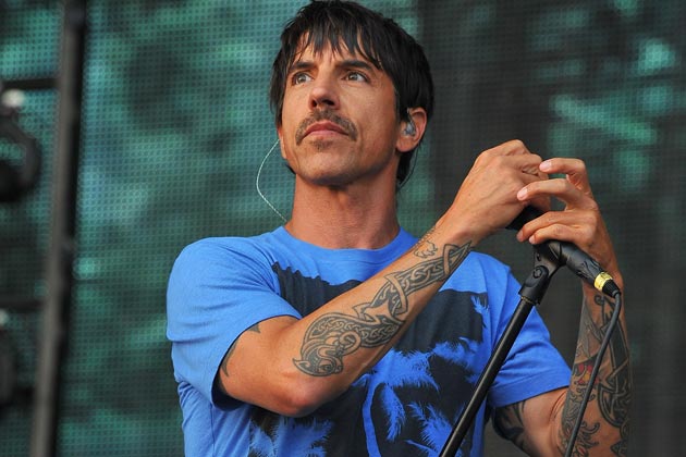 Vocalista y líder de Red Hot Chili Peppers es hospitalizado de urgencia