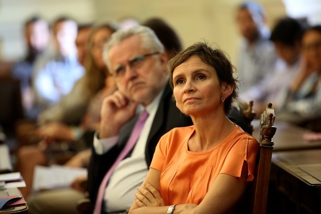 Piden que Carolina Tohá declare ante la Fiscalía por cheques emitidos al PPD