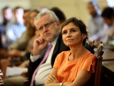 Piden que Carolina Tohá declare ante la Fiscalía por cheques emitidos al PPD