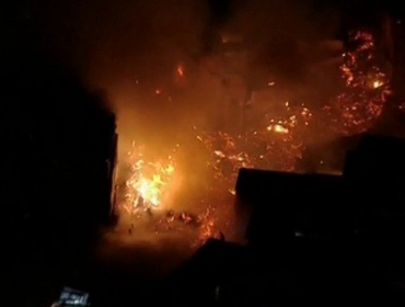 Gigantesco incendio en favela de Sao Paulo deja 120 viviendas quemadas