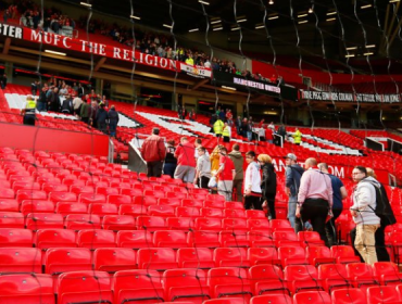 Evacúan a hinchas de Old Trafford de Manchester por un artefacto sospechoso