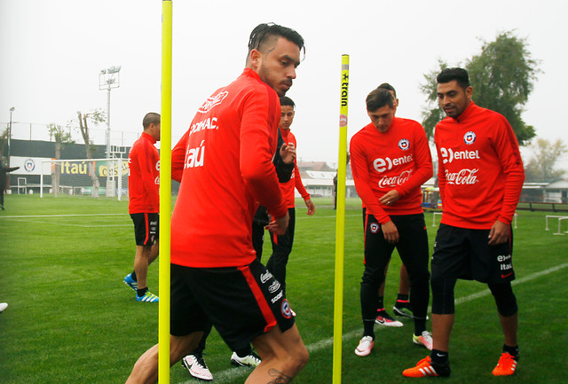 Matías Fernández se integró a los trabajos de la selección