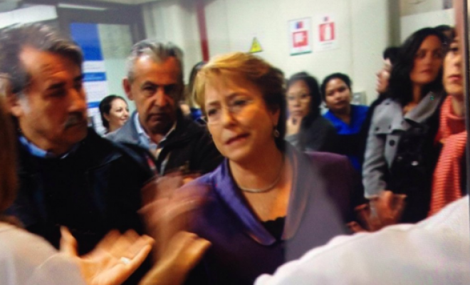 Presidenta Bachelet llegó a la ex Posta Central para visitar a Nabila Riffo