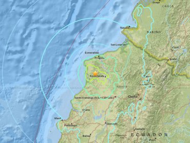 Fuerte sismo de magnitud 6,7 sacude Ecuador