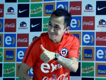 Fabián Orellana encendió las alarmas en la 'Roja' por dolores en su rodilla