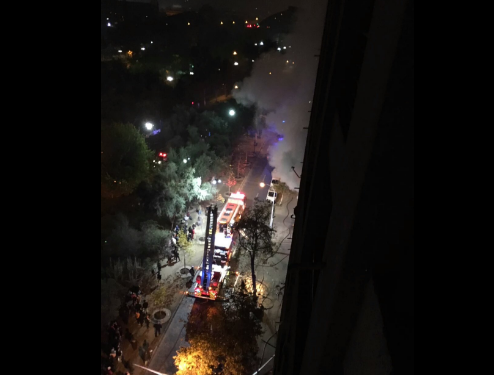 Incendio en edificio ubicado en Santiago Centro obliga a evacuar a sus residentes