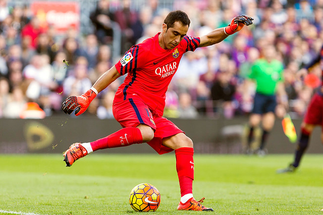 Claudio Bravo recibe el alta médica y sería titular en la final de Copa del Rey