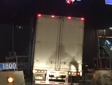 Grave accidente: Camión impacta contra caseta de peaje Lo Prado