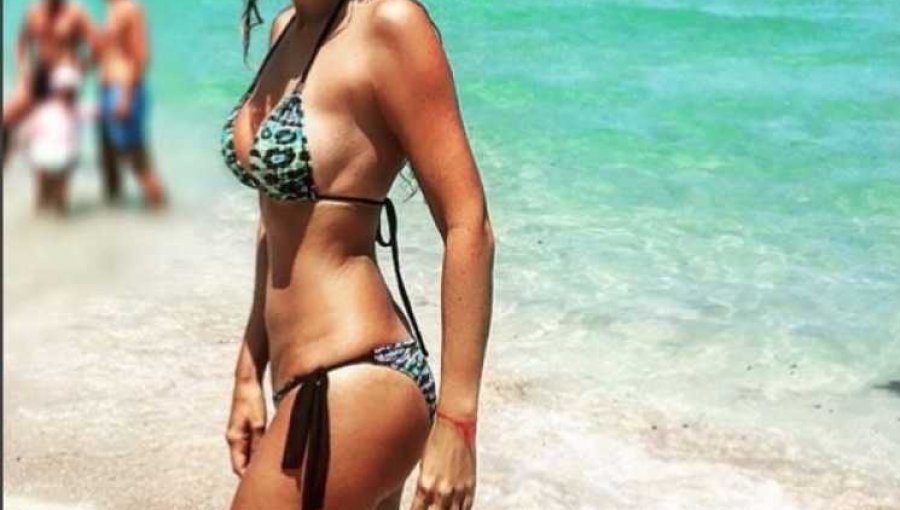 ¡Como el vino!: Cristián De la Fuente y Angélica Castro deslumbran con su físico en la costa de Miami