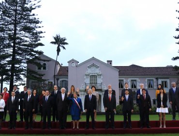 Así fue la foto oficial de Bachelet y su gabinete