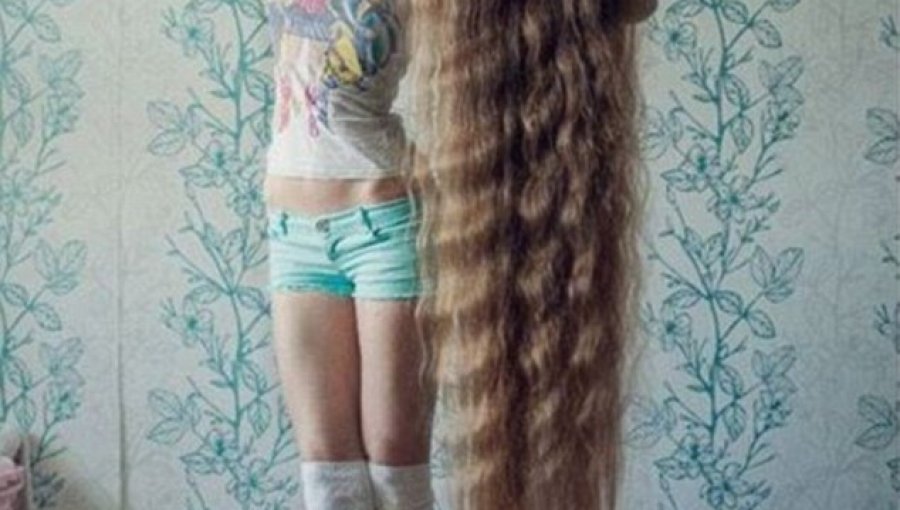 Esta chica dejó crecer su cabello por 13 años y se transformó en la Rapunzel humana