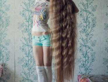 Esta chica dejó crecer su cabello por 13 años y se transformó en la Rapunzel humana