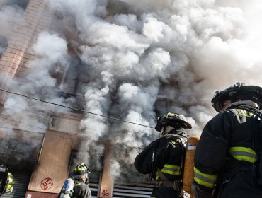 Video: Observadoras de DD.HH atacan verbalmente a Bomberos