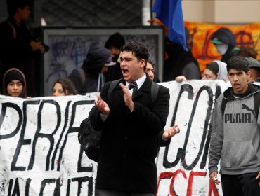 Ofensiva estudiantil: CONES regaló pasas a Ministra de Educación