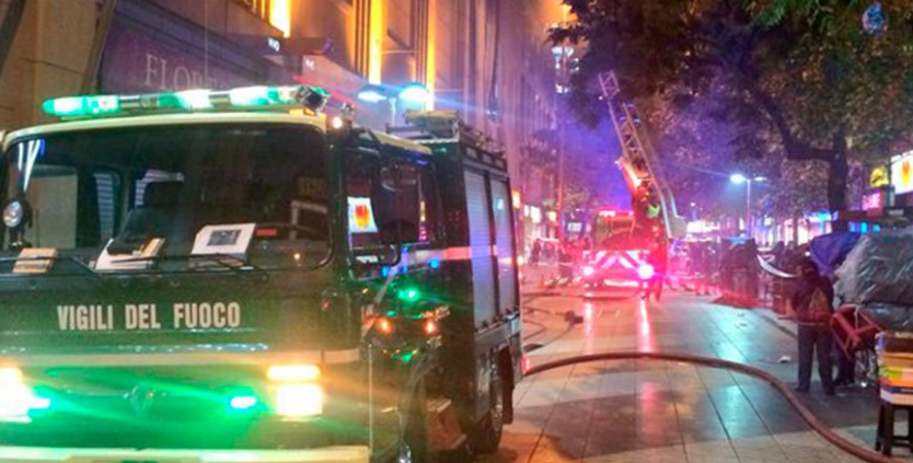 Bomberos debió evacuar Mall Centro de Santiago tras registrarse un incendio