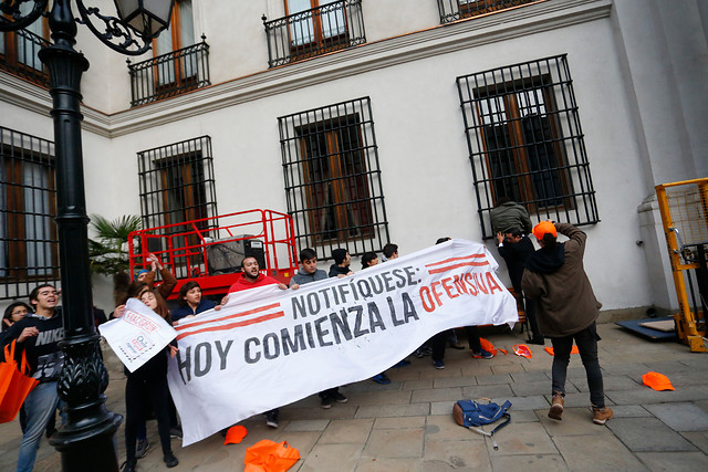 Ministro Burgos reconoce aumento de seguridad en La Moneda