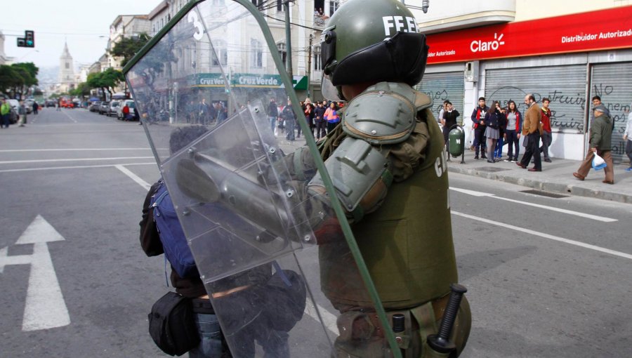 Carabinero agrede a Gráfico en Valparaíso