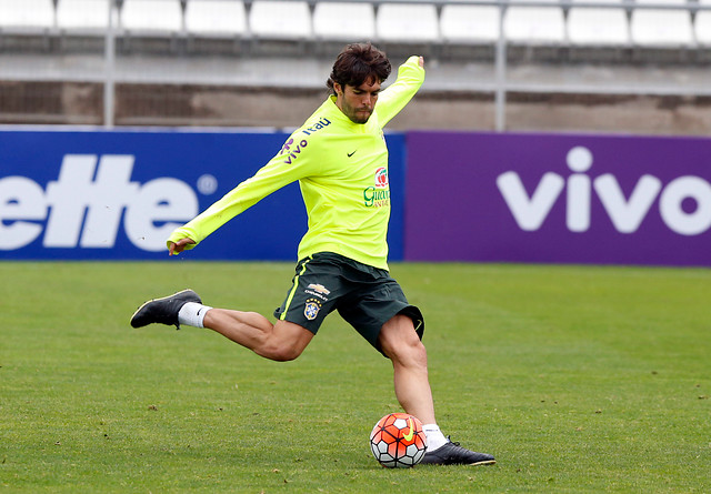 Kaká sustituye a Douglas Costa en Brasil para la Copa América Centenario