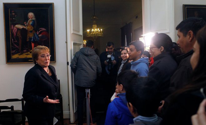 Bachelet encabeza tour guiado por La Moneda en el Día del Patrimonio