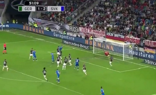 ¡Qué error!: Ter Stegen se “come” un gol increíble jugando por Alemania