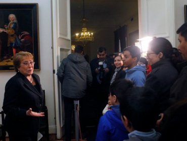 Bachelet encabeza tour guiado por La Moneda en el Día del Patrimonio