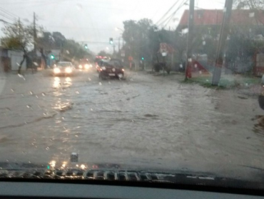 Fuerte tormenta eléctrica y granizos sorprende a comuna de Los Andes