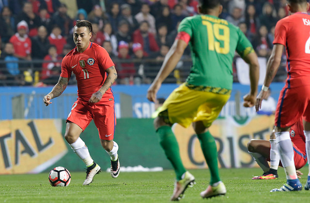 Eduardo Vargas no estará ante México al presentar una lesión muscular