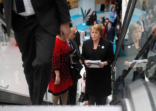 Colegio de Periodistas rechaza querella de Bachelet y solidariza con revista