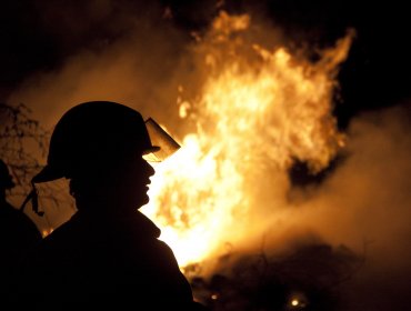 Incendio deja dos viviendas destruidas en la comuna de Puente Alto