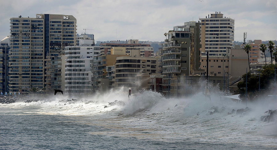 Olas de más de 4 metros de altura afectarán al litoral central