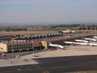 Hombre mata a su mujer en un aeropuerto en España tras perder un vuelo