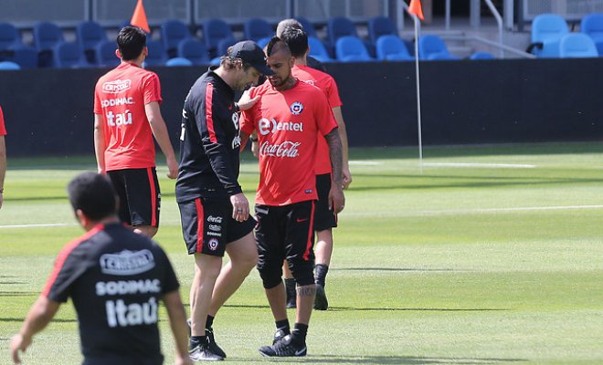 Copa América: La 'Roja' entrenó sin Orellana y con Vidal separado del grupo