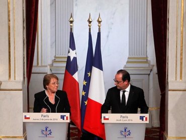 Bachelet regresa a Chile en medio de la polémica por querella en contra de revista por Caval