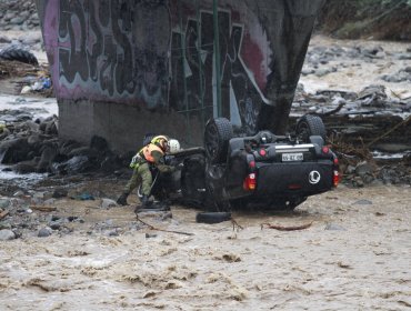 Confuso incidente: Camioneta que cayó al Mapocho era conducida por familiar del propietario