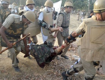 India: Al menos 24 muertos al enfrentarse la Policía y un grupo de extrema derecha hinduista