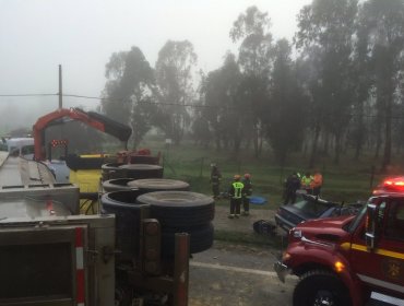 Accidente en Ruta 68: Camión y vehículo menor impactan de frente en Casablanca