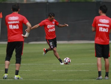 Chile entrenó con plantel completo de cara al estreno con Argentina