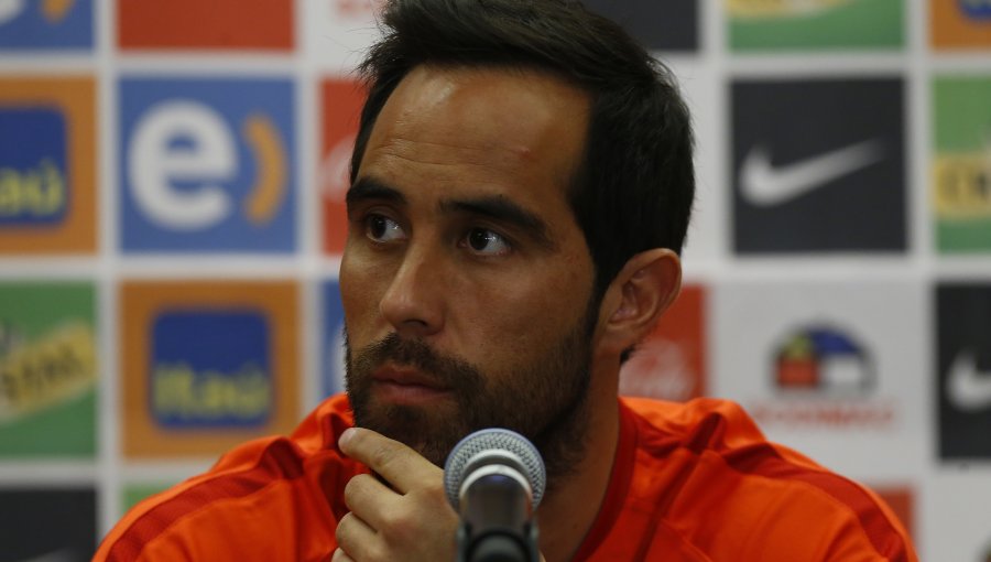 Claudio Bravo: "Esperamos sólo el primer partido. Pensamos en Argentina"