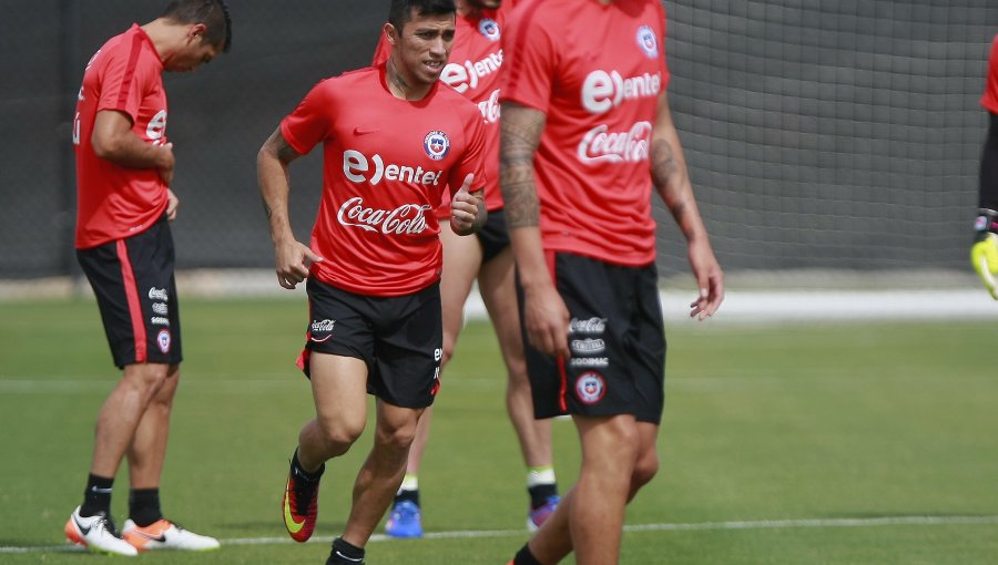 Puch y Roco asoman como titulares en la 'Roja' para debut con Argentina