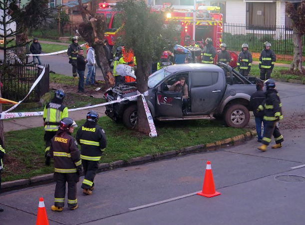 Una persona lesionada deja colisión entre dos camionetas en Osorno