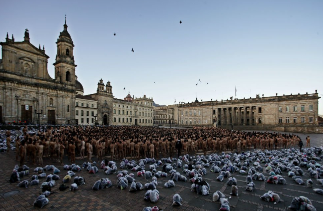 Más de seis mil colombianos se desnudaron para Spencer Tunick