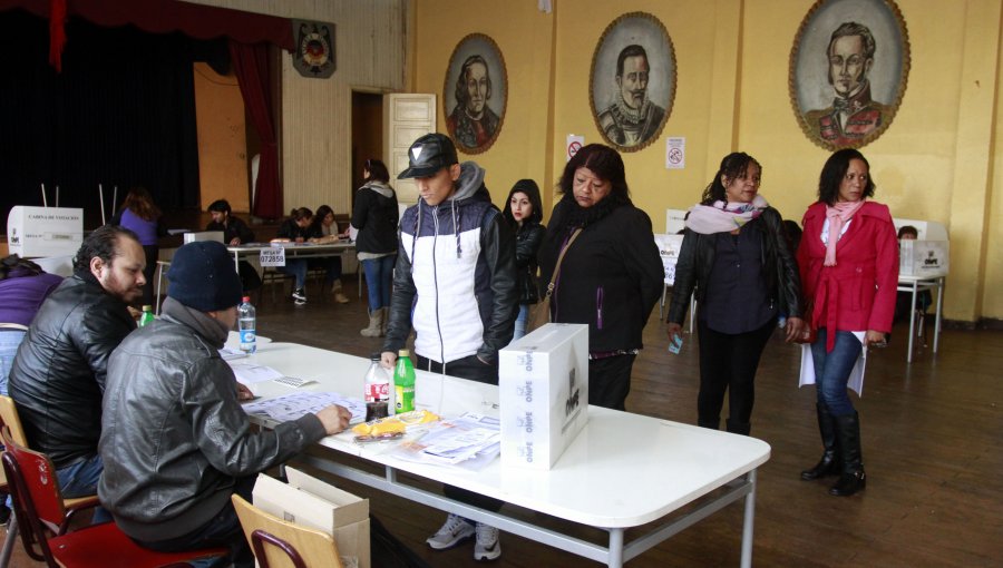 Peruanos residentes en Chile acuden en completa normalidad a las urnas