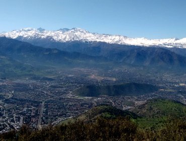 Rescatan a grupo de excursionistas extraviados en el Cerro Manquehue