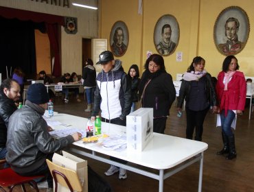 Peruanos residentes en Chile acuden en completa normalidad a las urnas