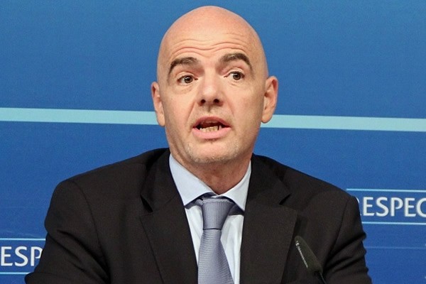 El presidente de la FIFA dice que no es "un avaro" y que "nunca robó"